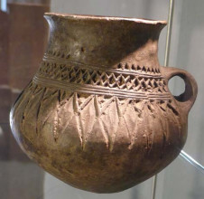 Dieses keramische Gefäß wurde auf dem Hahnenberg gefunden