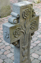 Dekoratives Basaltkreuz des Antonius Schwan von 1690